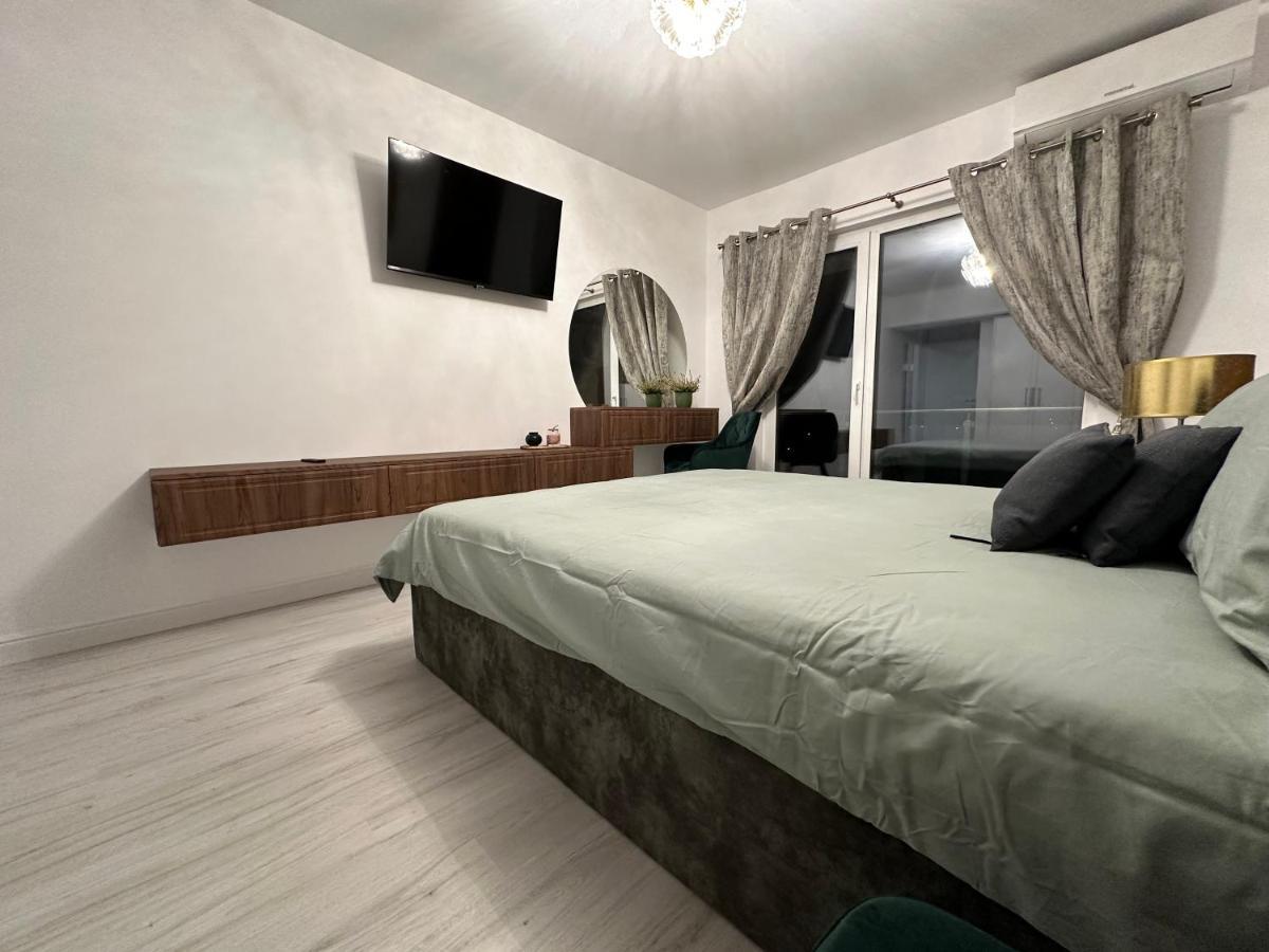 Luxury , Private Parking, Self Check-in64 דירה קריובה