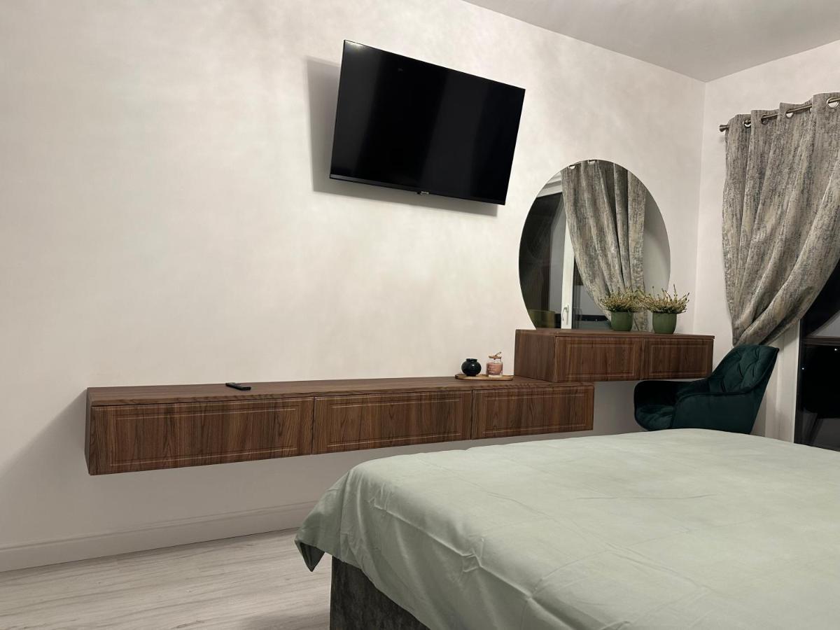 Luxury , Private Parking, Self Check-in64 *